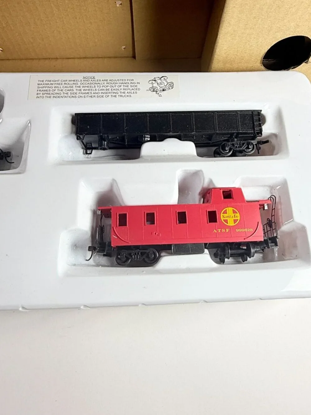 Bachmann HO Santa Fe Flyer Train Set Vintage 647 EMD FT Locomotive E-Z Tracks